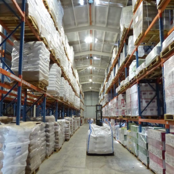 Bodega de insumos para la industria alimentaria